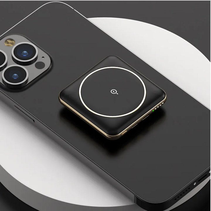 Magnetna polnilna postaja 10.000mAh – Infostyle