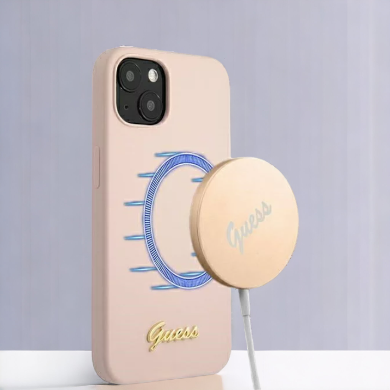 Ovitek Guess "Gold Logo" za iPhone 13/14/15 s tehologijo MagSafe (GUHMP13MLSLMGLP) – Svetlo roza / TPU silikon