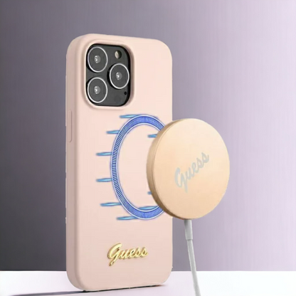 Ovitek Guess "Gold Logo" za iPhone 13 Pro s tehologijo MagSafe (GUHMP13LLSLMGLP) – Svetlo roza / TPU silikon