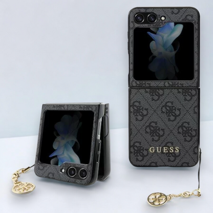 Ovitek Guess "Grey charms" za Samsung Galaxy Z Flip 5 (GUHCZF5GF4GGR) – Siva / PC + TPU silikon