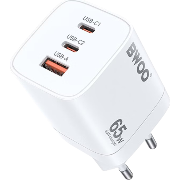 BWOO CDA147 65W polnilni adapter s 2x USB‑C in 1x USB izhodi v beli barvi