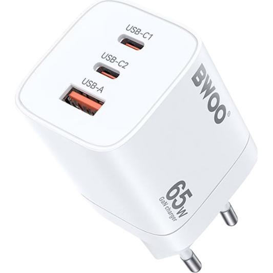 BWOO CDA147 65W polnilni adapter s 2x USB‑C in 1x USB izhodi v beli barvi