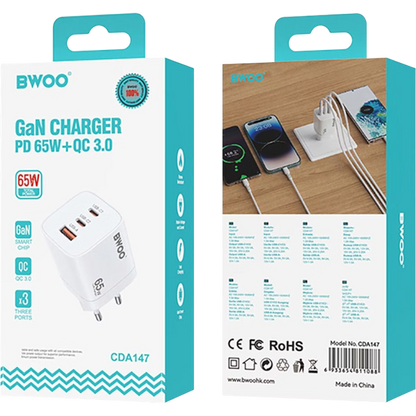 BWOO CDA147 65W polnilni adapter s 2x USB‑C in 1x USB izhodi v beli barvi - skatla