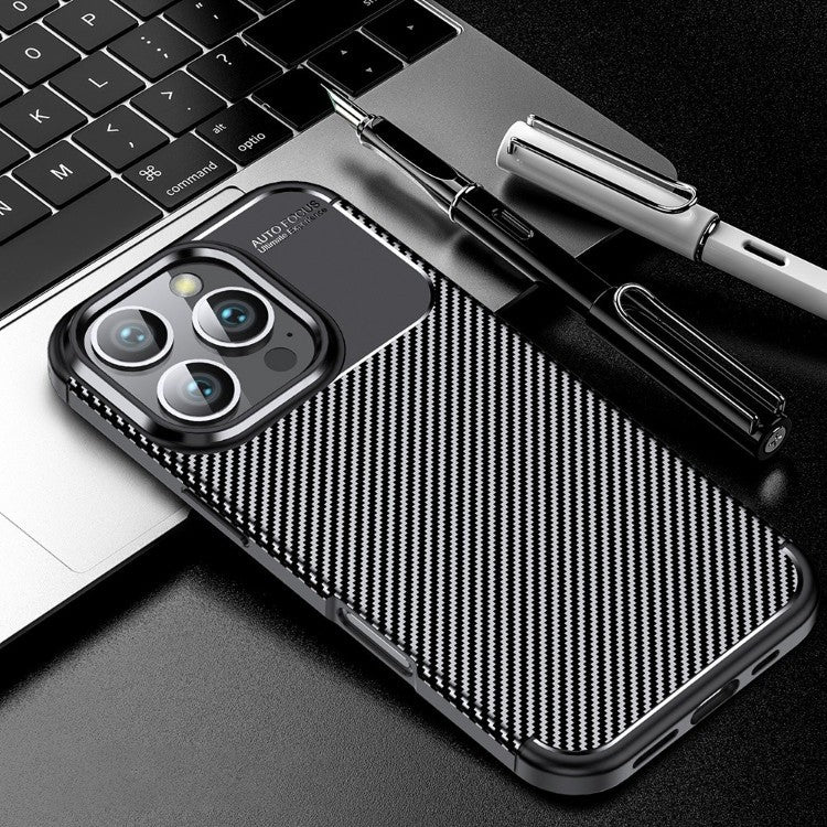 Ovitek za telefon "CarbonFiber" iPhone 16 Pro – Infostyle